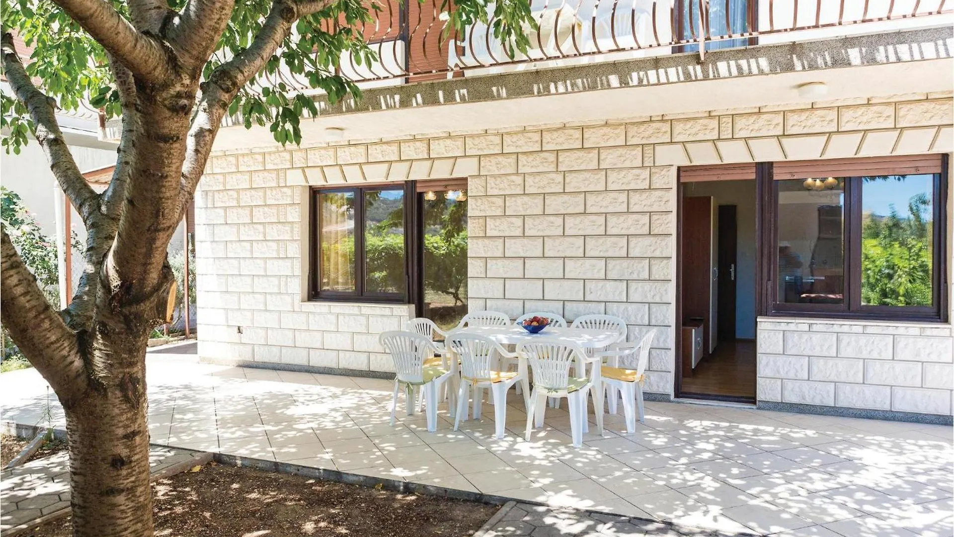 3 Bedroom Gorgeous Apartment In Trogir
