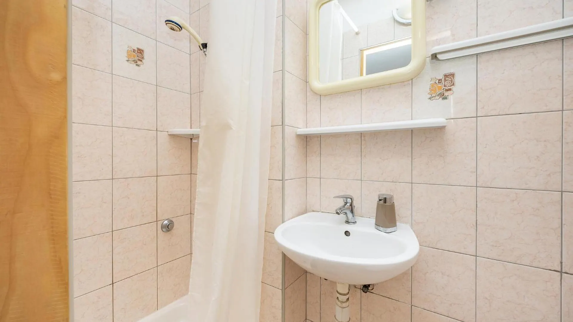 3 Bedroom Gorgeous Apartment In Trogir