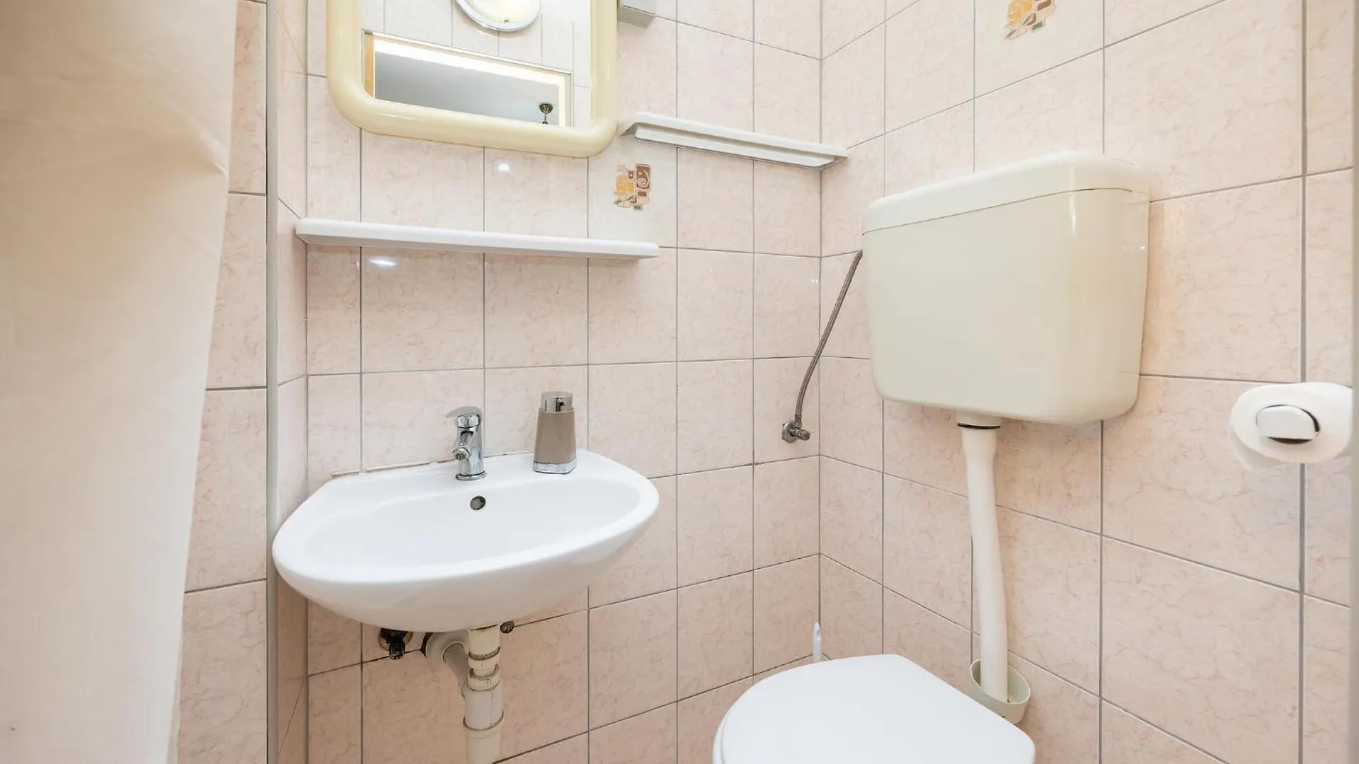 3 Bedroom Gorgeous Apartment In Trogir