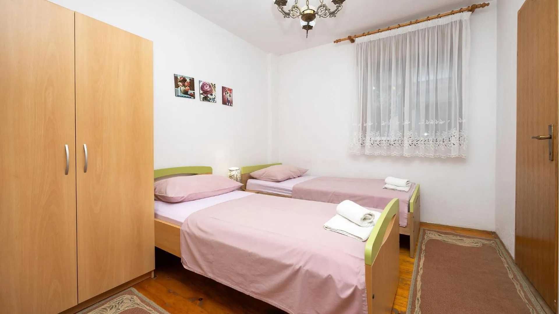 3 Bedroom Gorgeous Apartment In Trogir