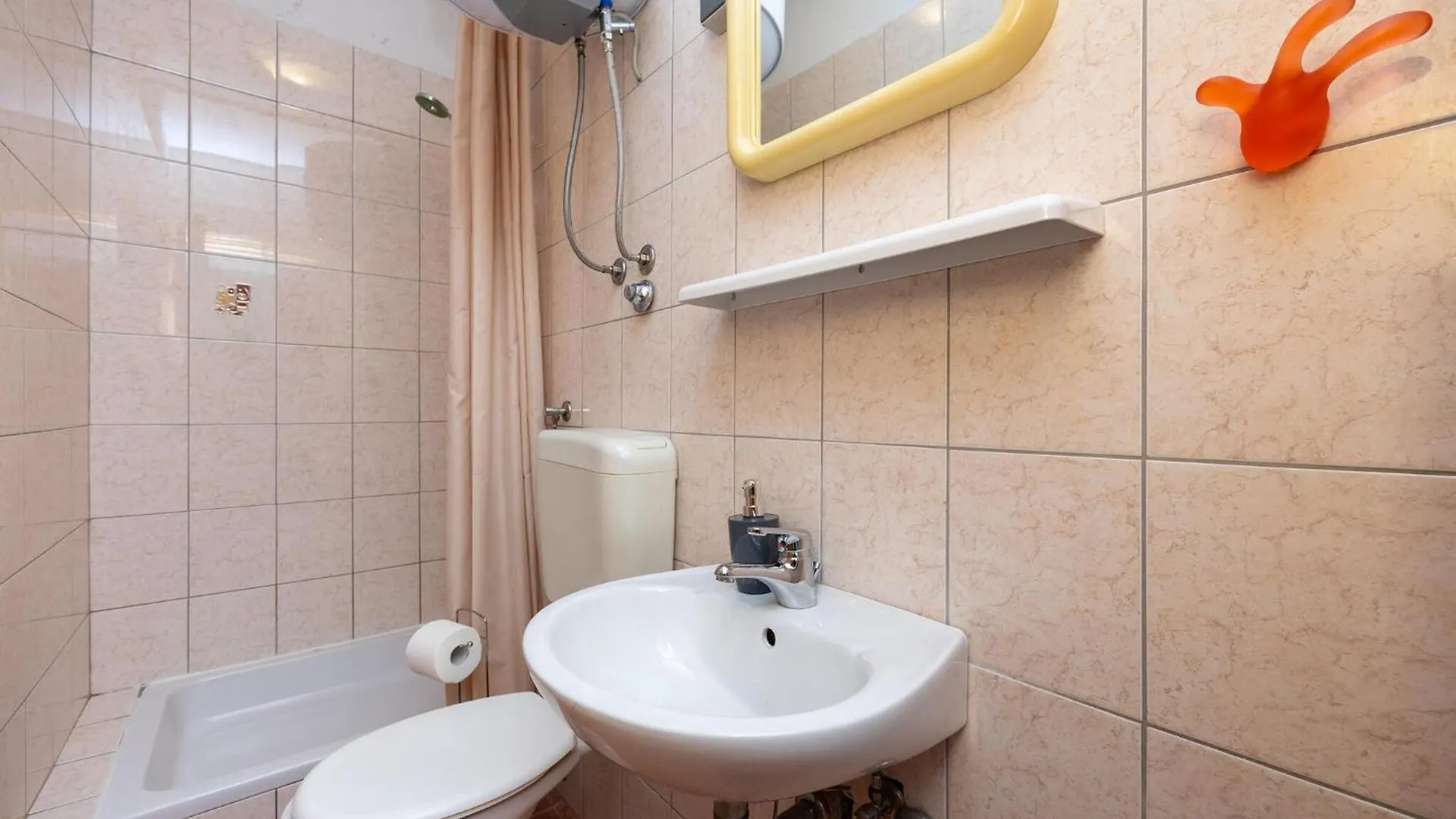 3 Bedroom Gorgeous Apartment In تروغير