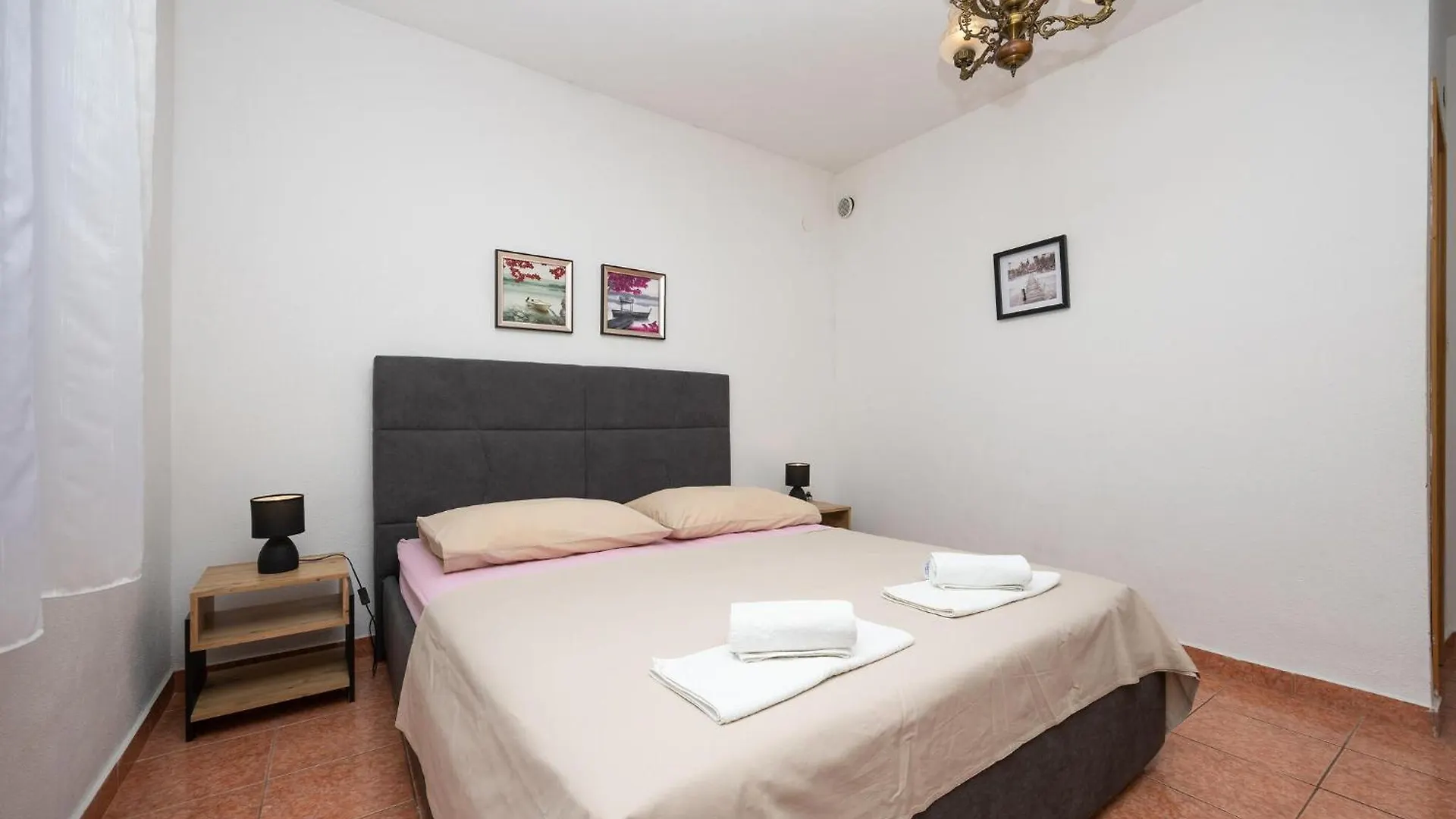 3 Bedroom Gorgeous Apartment In Trogir