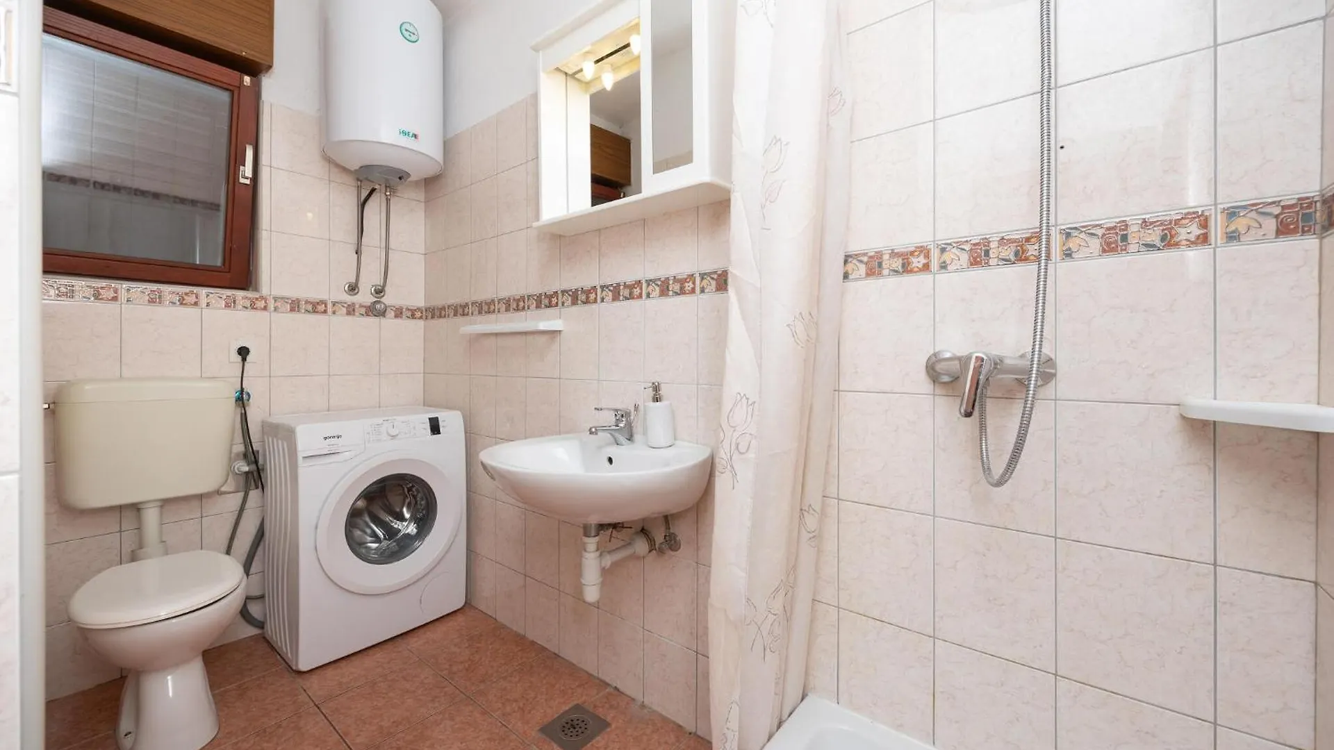 3 Bedroom Gorgeous Apartment In Trogir